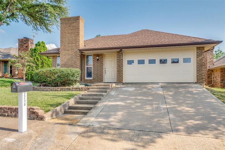 Property Photo:  2208 Cedarcrest Drive  TX 75007 