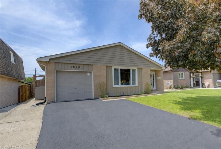 Property Photo:  1828 Earlwood Drive  ON N3H 5A3 