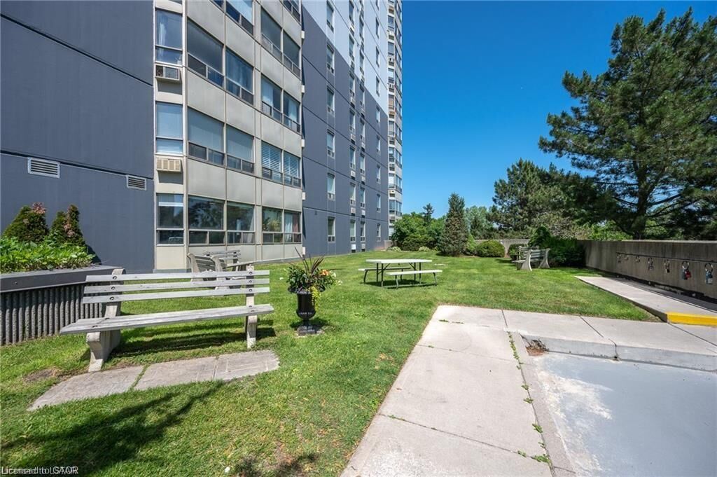Property Photo:  45 Pond Mills Road 1007  ON N5Z 4W5 