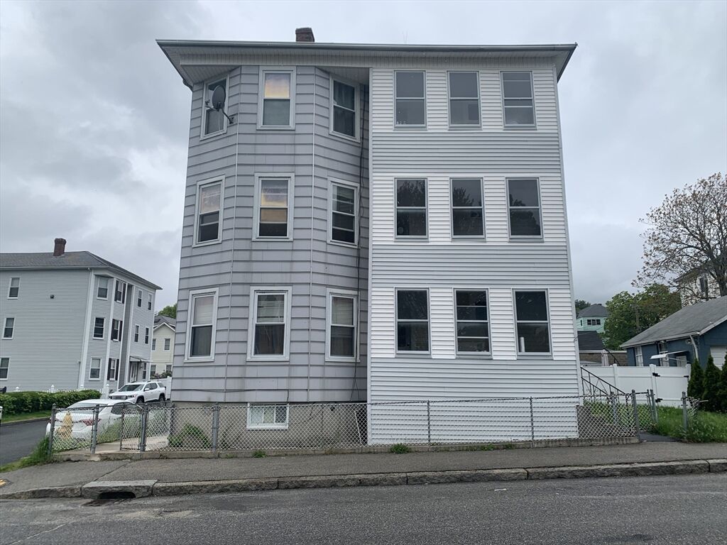 Property Photo: 27 Granby Rd 2 MA 01604