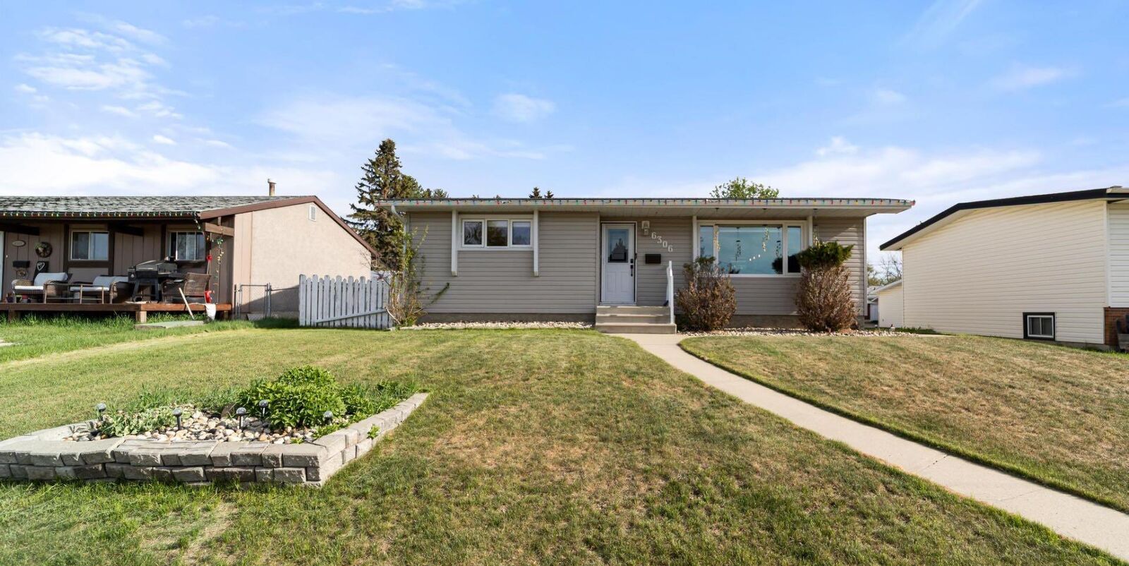 Property Photo:  6306 44A Avenue  AB T4V 2V7 