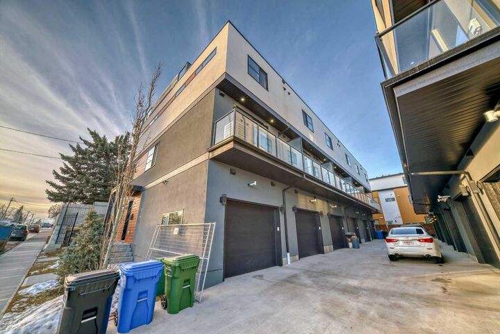 Property Photo: 3404 8 Avenue SW 3 AB T3C 2Z7