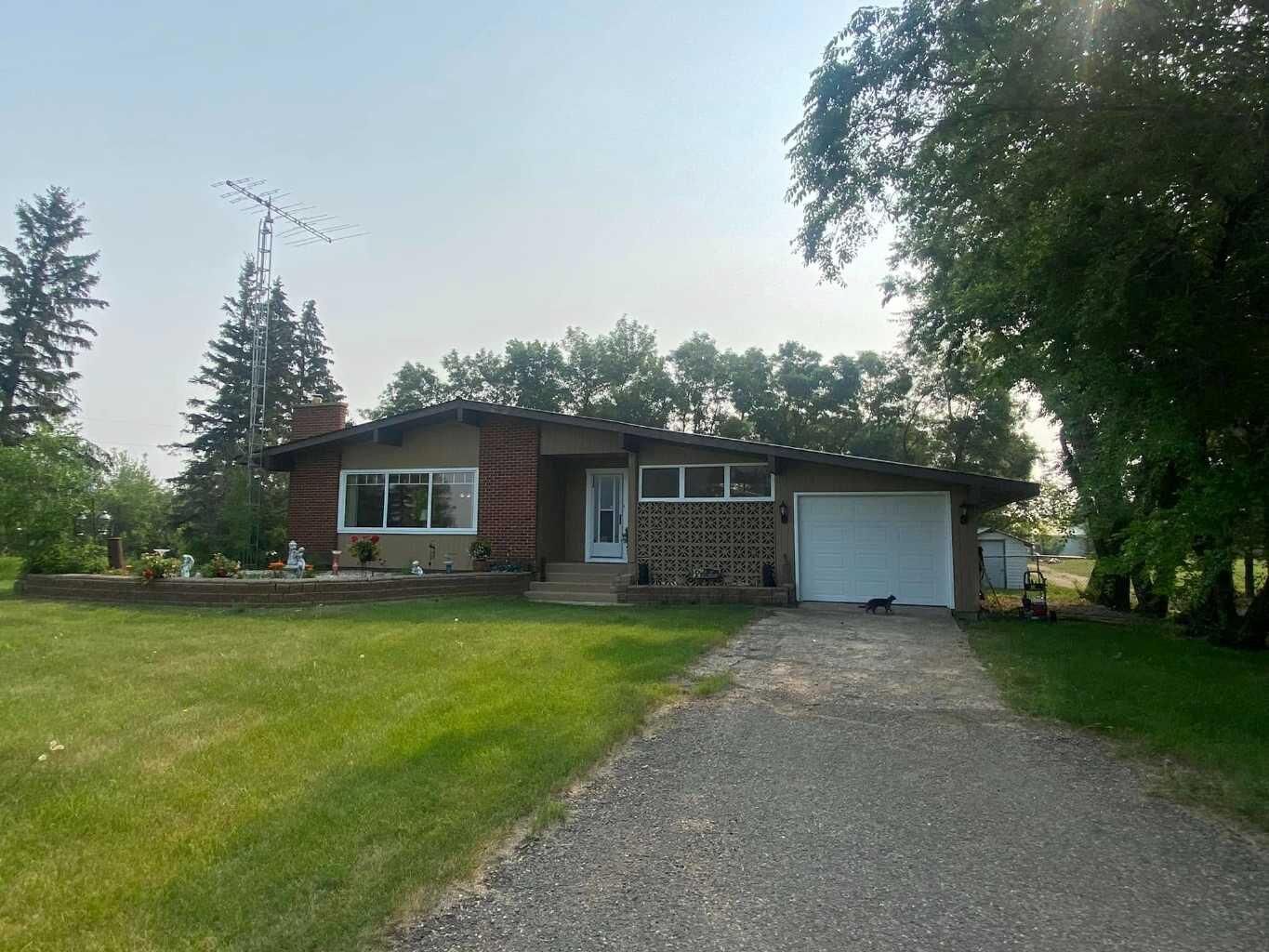 Property Photo: 49425 Hwy 870 AB T0B 2G0