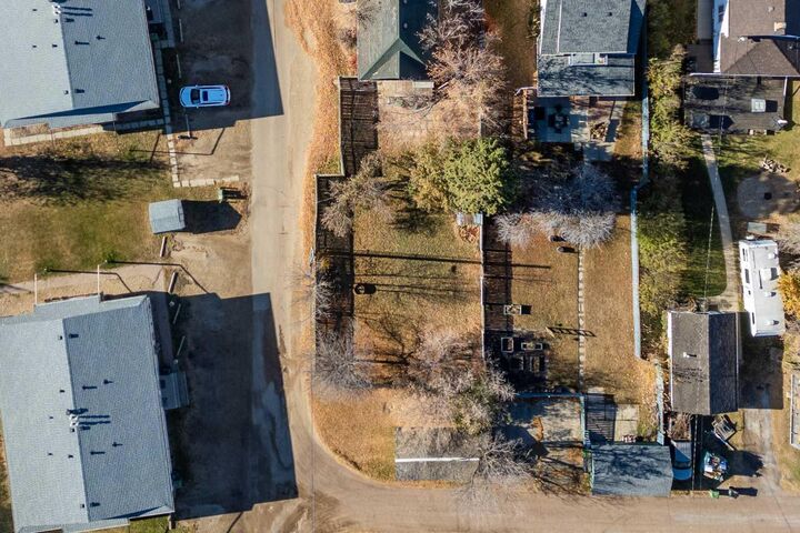 4807 B 47 Street — photo 1