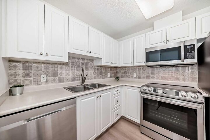 Property Photo:  5000 Somervale Court SW 412  AB T2Y 4M1 