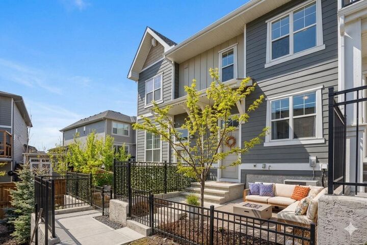 Property Photo:  812 Cranbrook Walk SE  AB T3M 2V5 