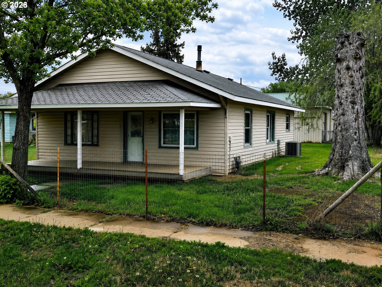 Property Photo:  395 Center St  OR 97867 