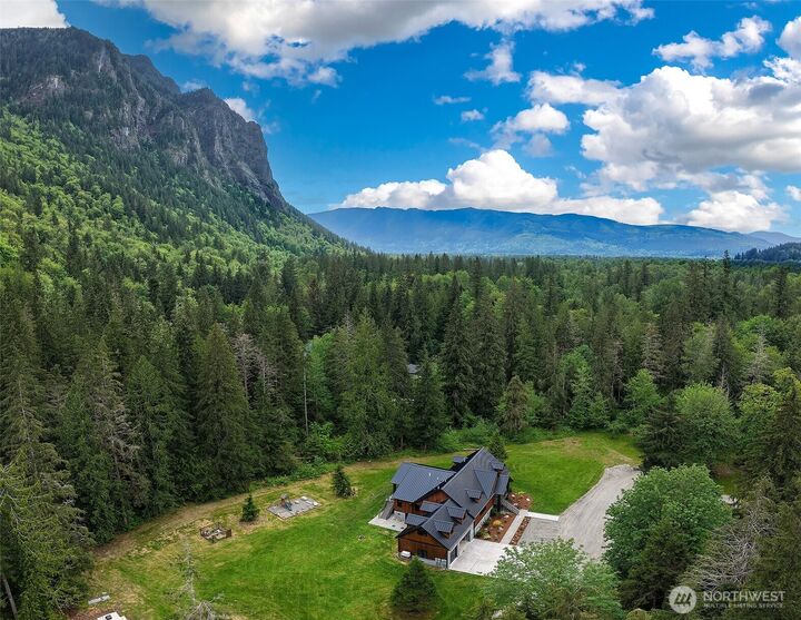 Property Photo:  7538  Moon Valley Road SE  WA 98045 