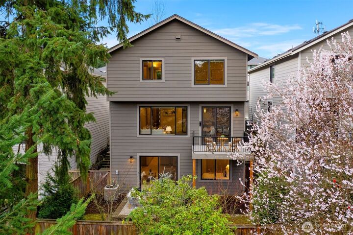 Property Photo:  14118  74th Court NE 10  WA 98034 