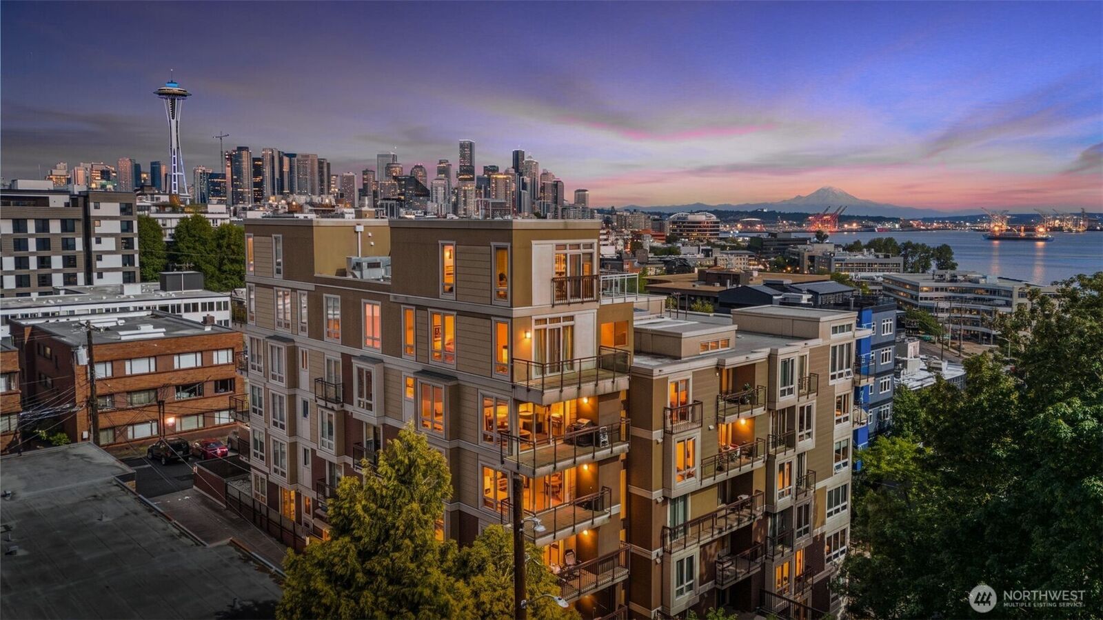 Property Photo: 500 Fifth Avenue W 505 WA 98119