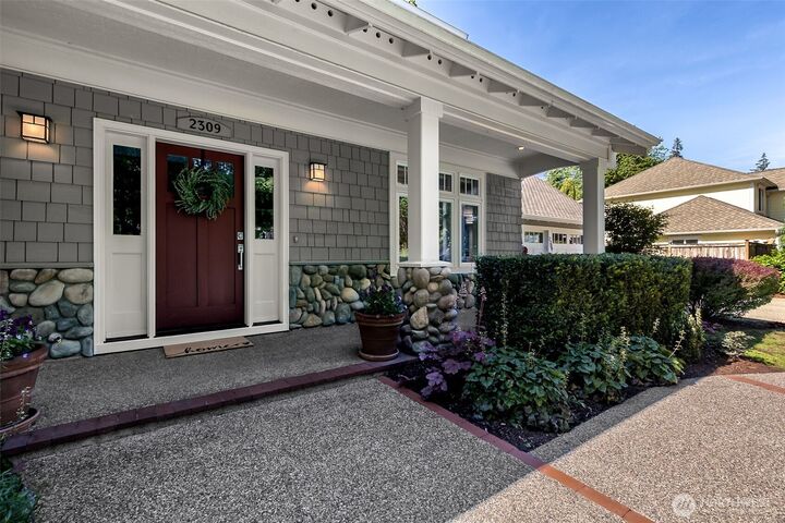 Property Photo:  2309  Nut Tree Court SE  WA 98501 