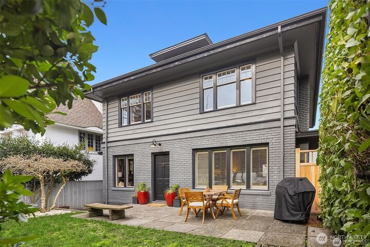 Property Photo: 1208 E Newton Street WA 98102