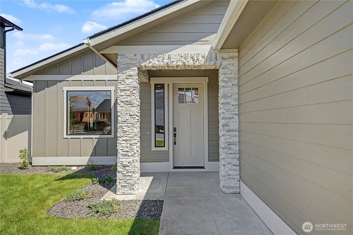Property Photo: 557 S Perry Avenue WA 98802
