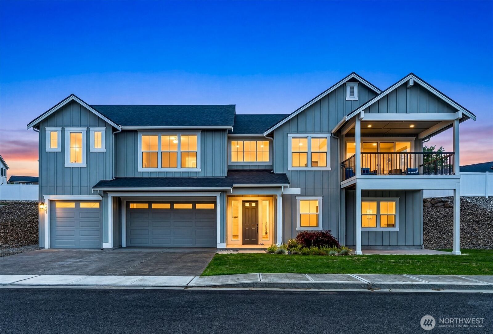 Property Photo: 661 S Juli Avenue WA 98802
