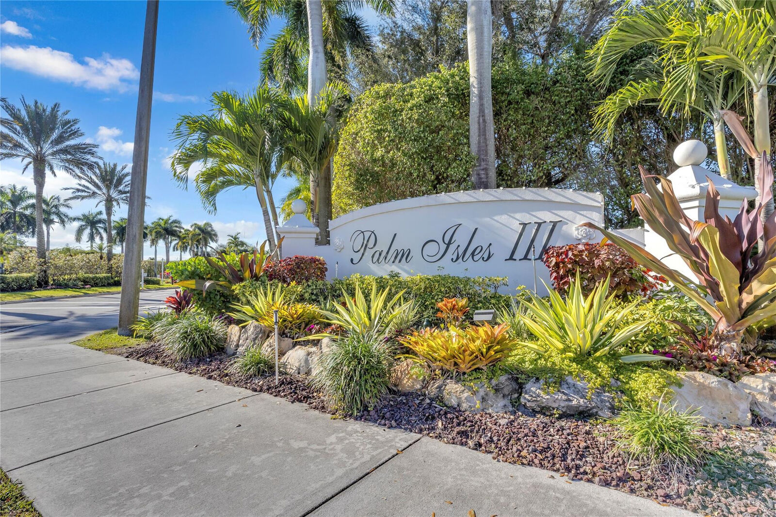 Property Photo: 7685 Springwater Place 201 FL 33437