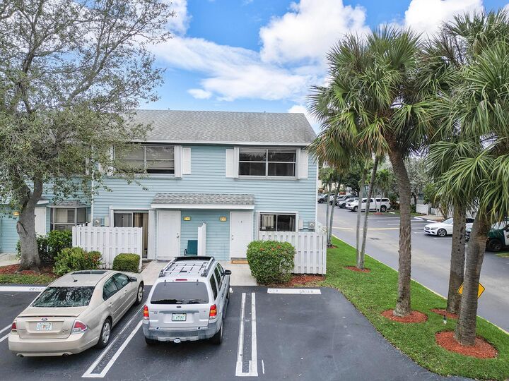 Property Photo: 2747 NE 15th Street 2747 FL 33062