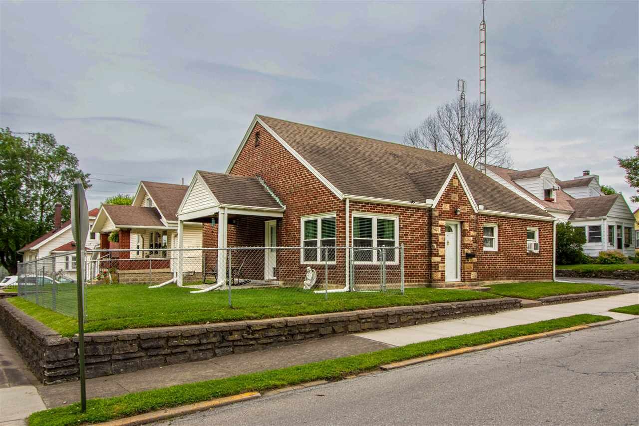 Property Photo: 445 Sedgwick Place IN 47374