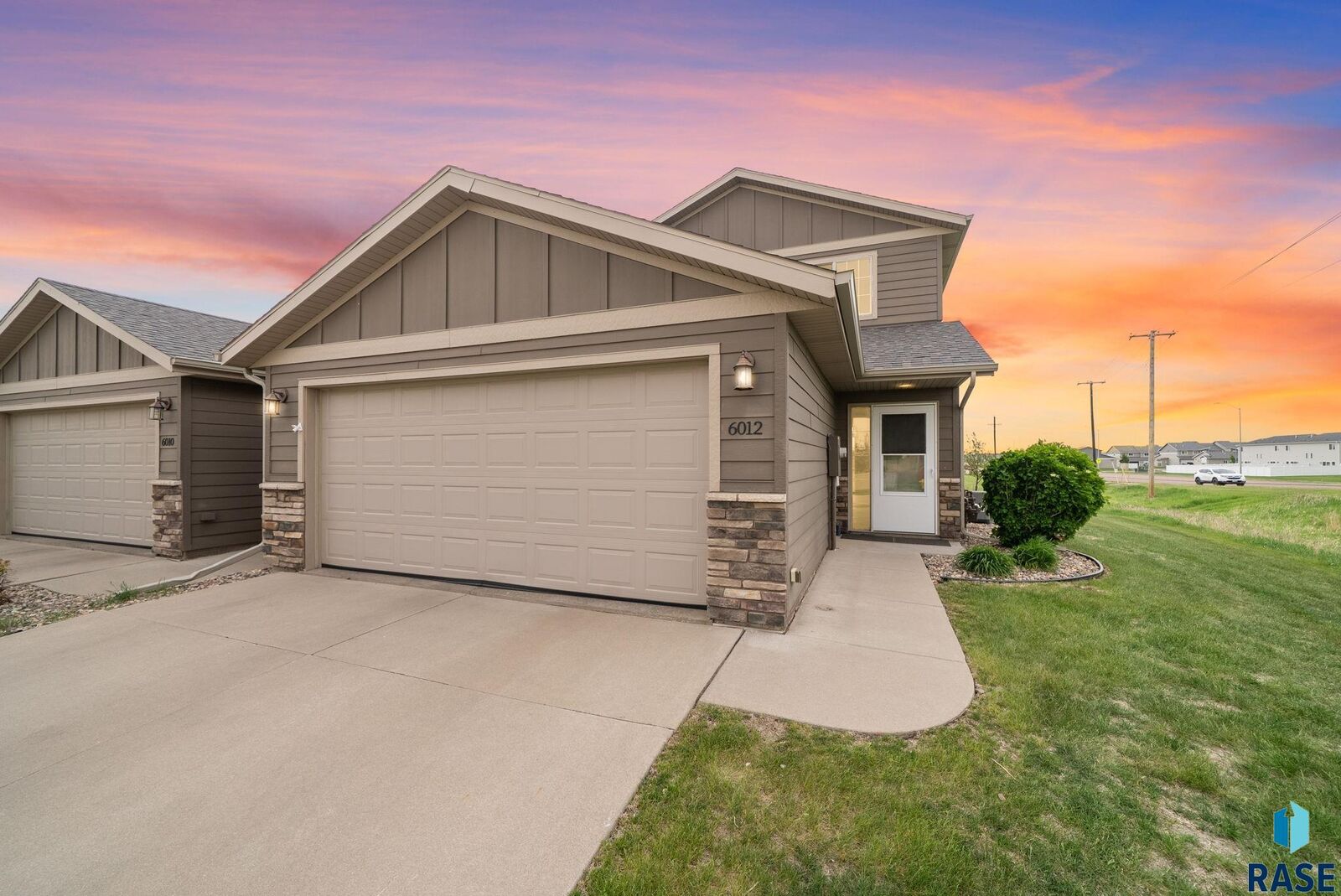 Property Photo:  6012 S Plainside Pl  SD 57108 