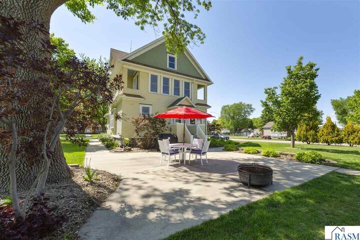 Property Photo:  580 6th Street  MN 56054 