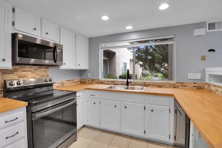 Property Photo:  23823 Green Haven Ln  CA 92065 