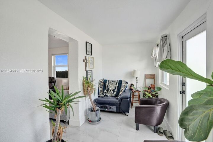 Property Photo: 2220 Hope St FL 33020