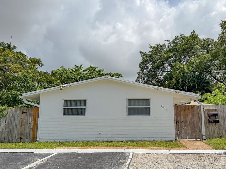Property Photo: 1827 SW 21st St FL 33315