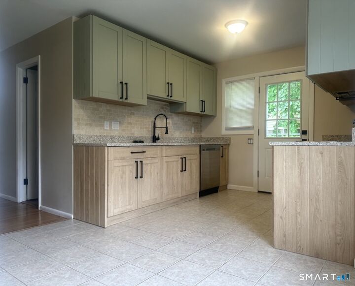 Property Photo:  166 Bunce Road  CT 06109 