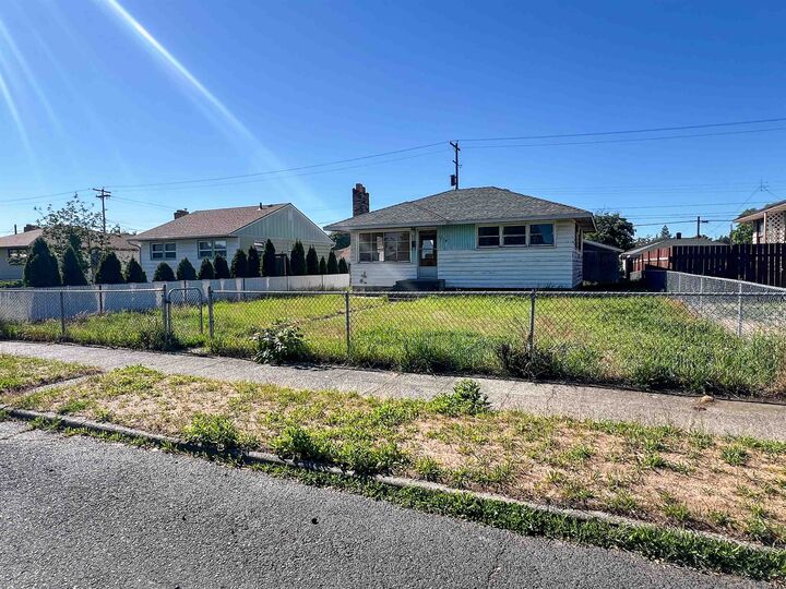 Property Photo:  1516 E Dalke Ave  WA 99208 