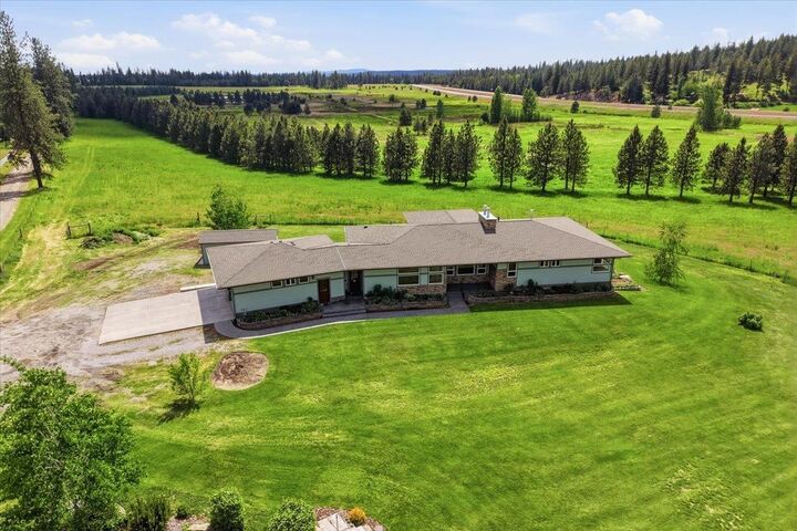 Property Photo:  202 Allen Rd  WA 99009 