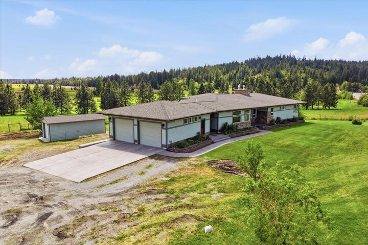 Property Photo: 202 Allen Rd WA 99009