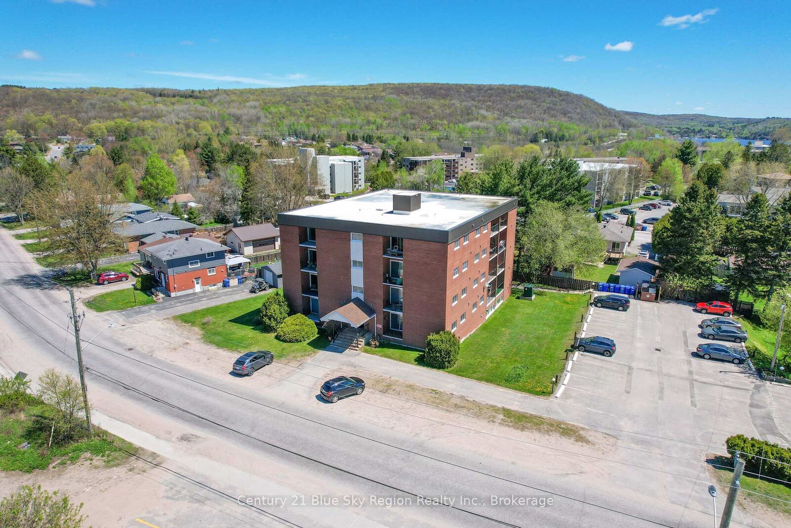Property Photo:  122 Giroux Street 305  ON P1B 7Y7 