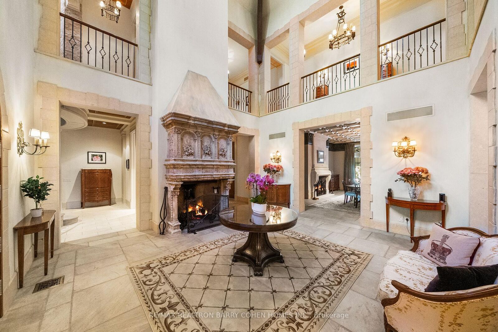 Property Photo:  85 The Bridle Path  ON M3C 2P1 