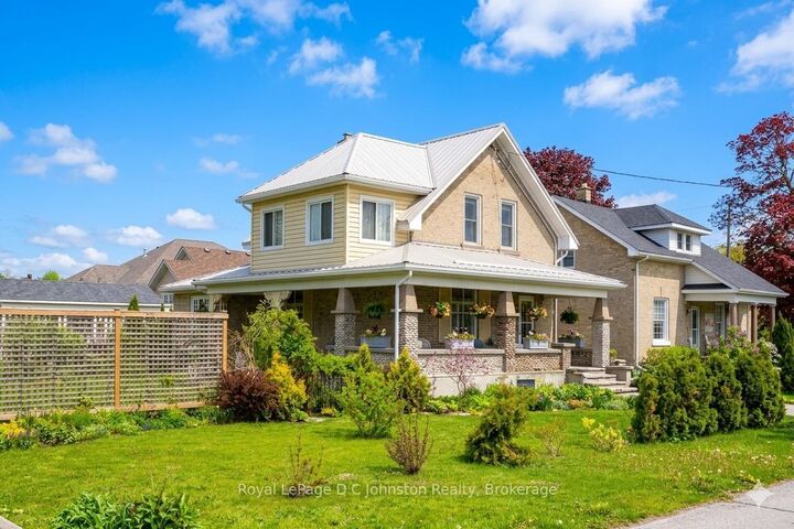 111 Albert Street N — photo 1
