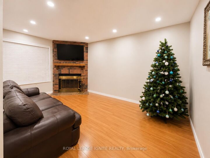 Property Photo: 21 Halfmoon Square ON M1C 3V4