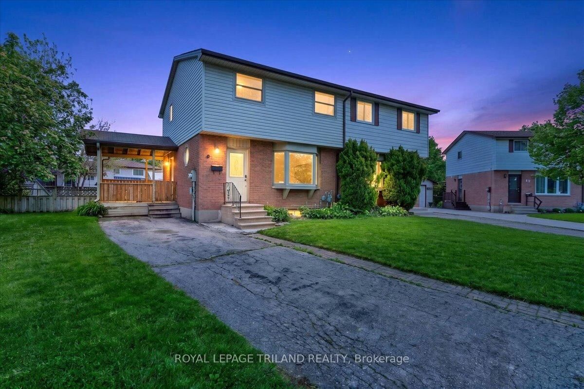 Property Photo:  9 Parcreek Place  ON N7G 3S1 