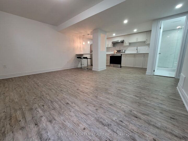 Property Photo: 3249 Paul Henderson Drive Bsmt ON L5M 0H5
