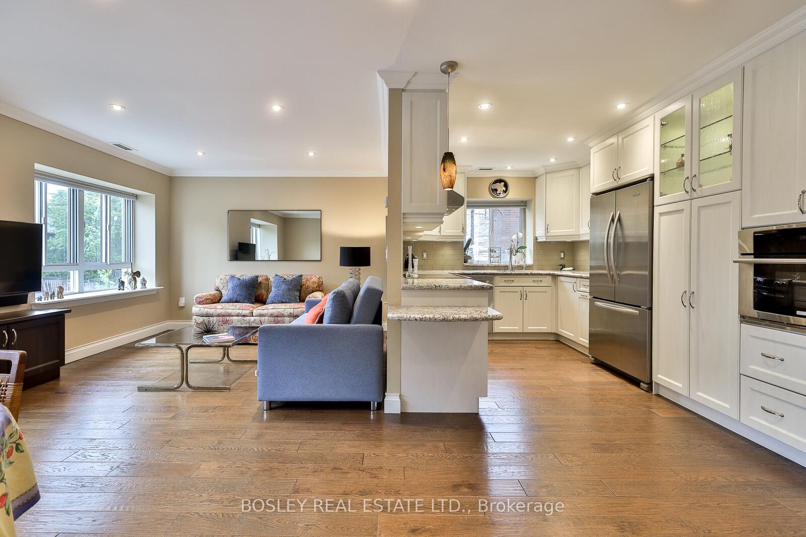 Property Photo:  1387 Bayview Avenue 203  ON M4G 3A5 