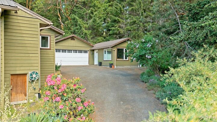 Property Photo: 260 Old Divide Rd BC V8K 2G7