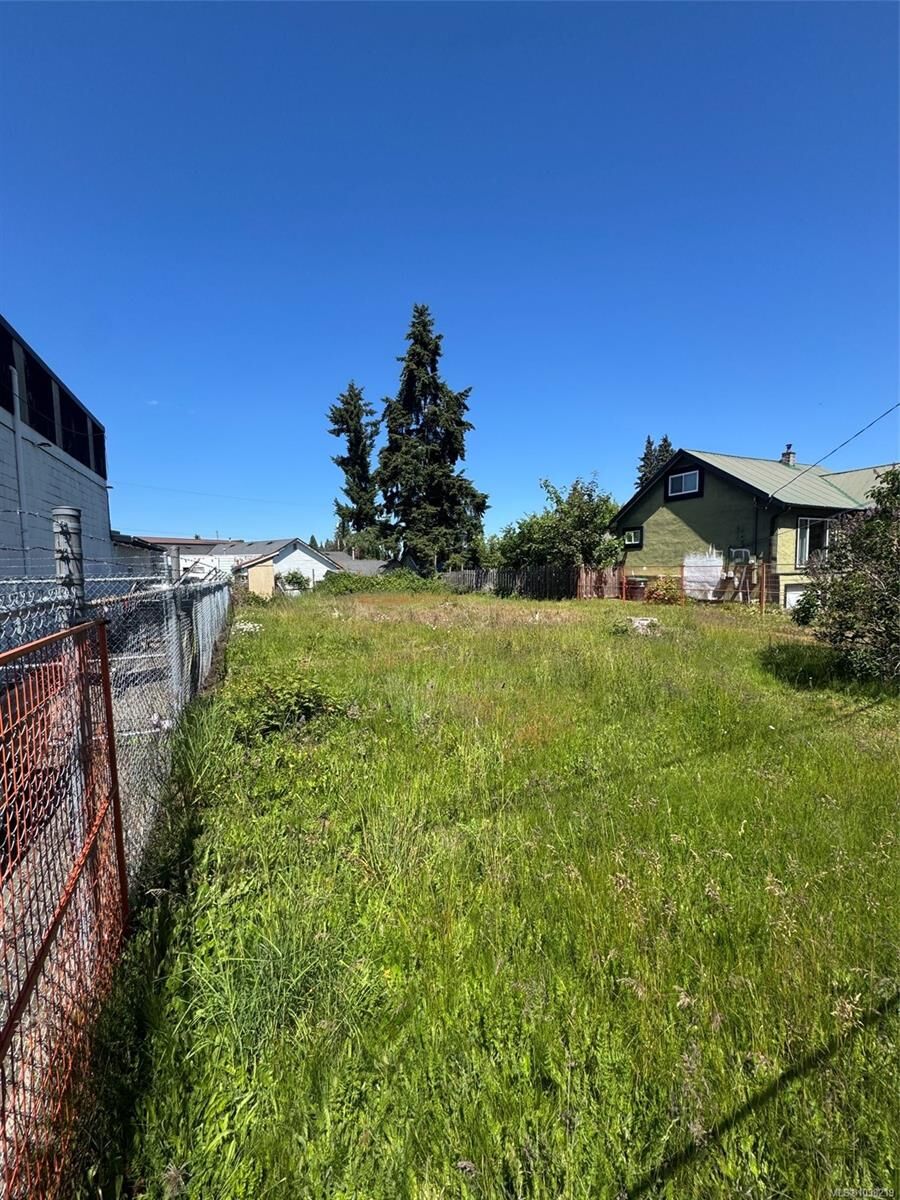 Property Photo:  753 11th St  BC V9N 1T3 