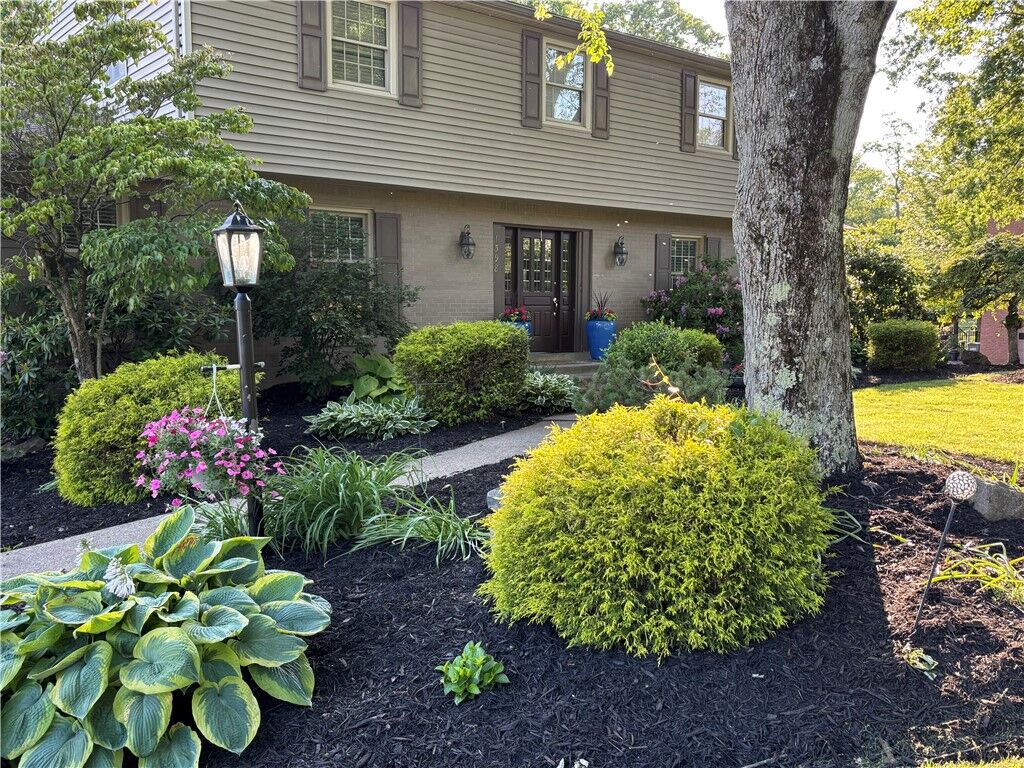 Property Photo:  1598 Pinetree Drive  PA 15241 