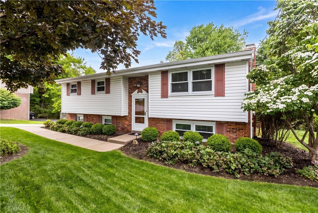 Property Photo: 416 Peters Drive PA 15116