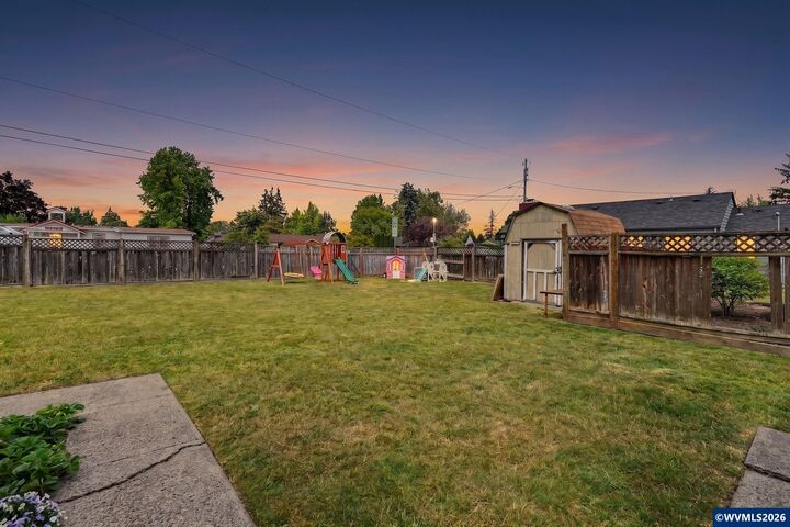 Property Photo: 103 Atwater St S OR 97361