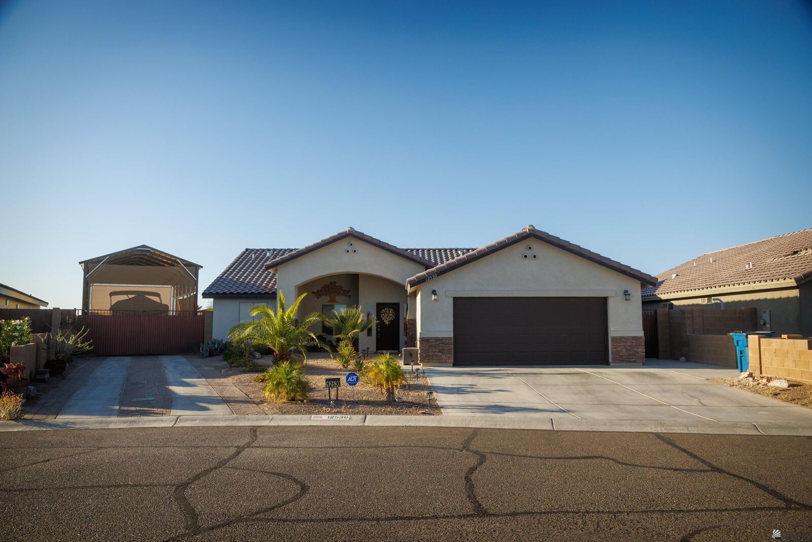 Property Photo: 12530 E 48 Dr AZ 85367