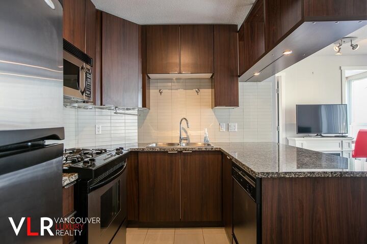 Property Photo:  1010 Richards Street 1702  BC V6B 1G2 