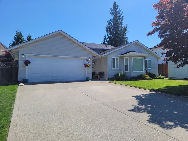 3712 Dunsmuir Way — photo 1