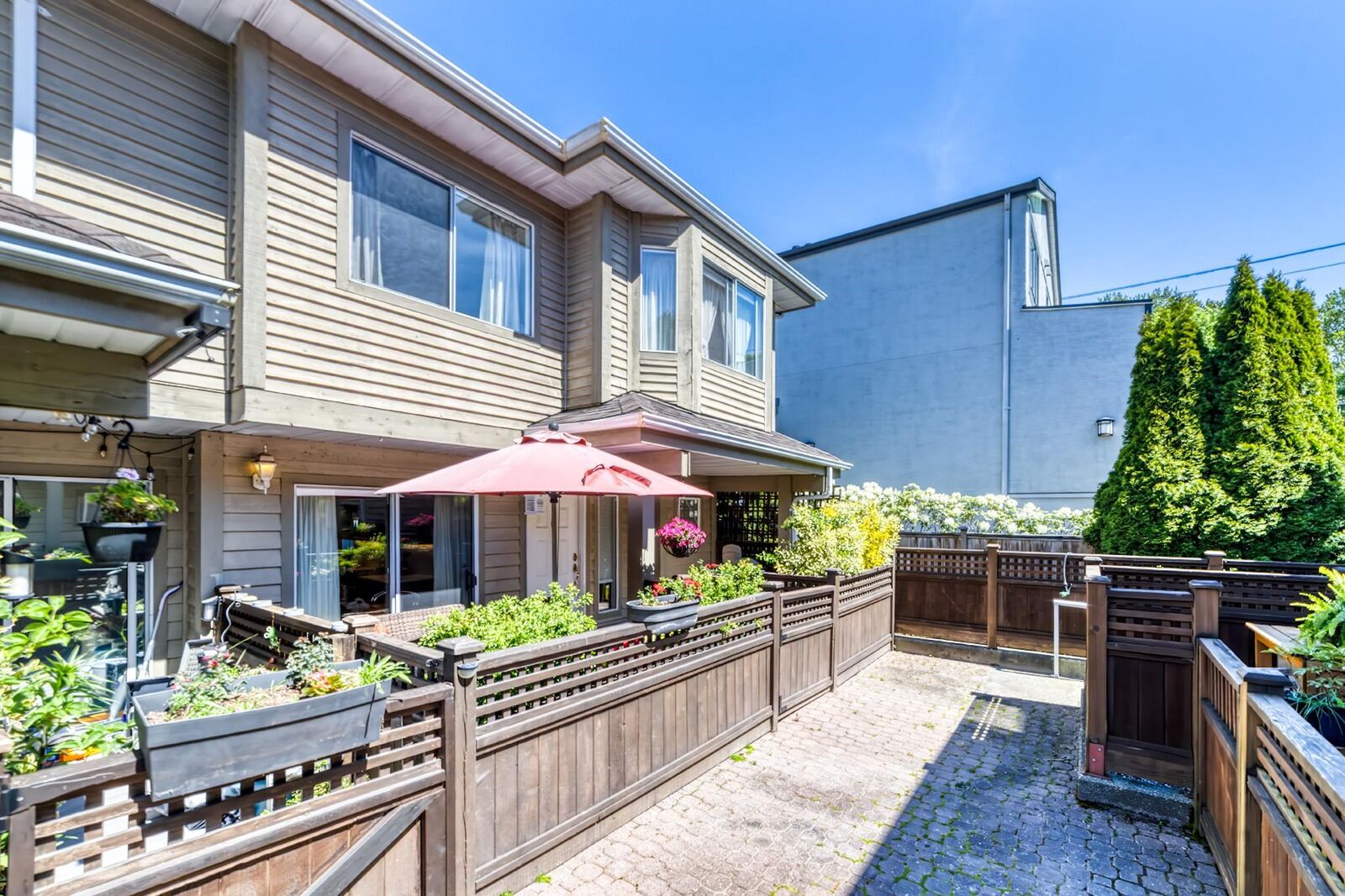 Property Photo:  815 Tobruck Avenue 6  BC V7P 1V9 