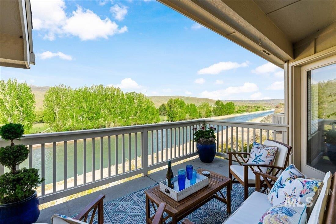 Property Photo:  5110 S Surprise Way 203  ID 83716 