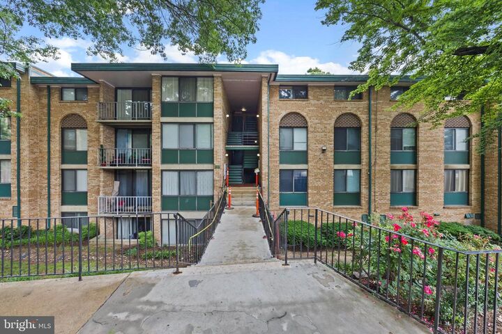 Property Photo:  503 N Armistead Street 102  VA 22312 