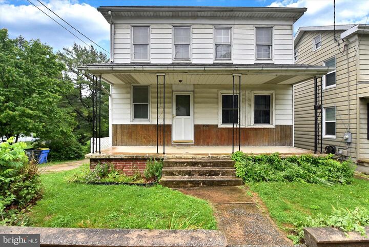 Property Photo:  2560 N Sherman Street  PA 17406 