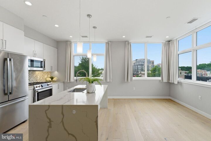 Property Photo:  646 H Street NE 304  DC 20002 